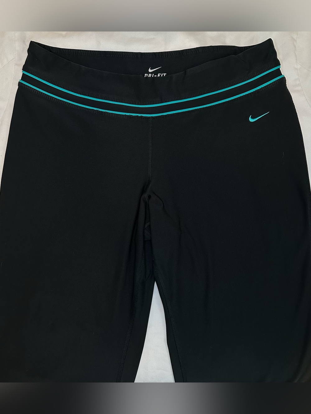 Nike Dri-FIT Capri Leggings Black Teal Swoosh Cropped Athletic Pants Women’s L